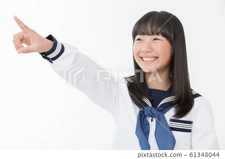 Junior high school student, high school student, woman, sailor suit, pointing, aim, aim 61348044