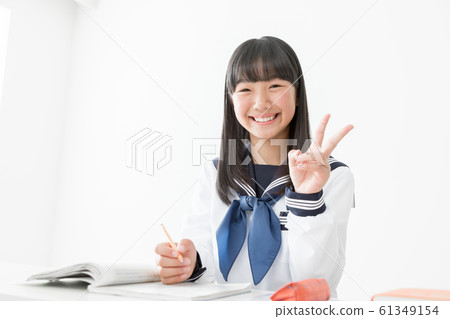 Junior high school student, high school student, woman, sailor suit, class, peace, buoy sign Junior high school student, high school student, woman, sailor suit, class, peace, buoy sign 61349154