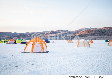 Smelt fishing on Lake Nukabira 61352300