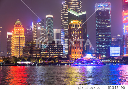 <<Shanghai>> Night view of the Bund, Skyscraper of Rikukashi <<Shanghai>> Night view of the Bund, Skyscraper of Rikukashi 61352490
