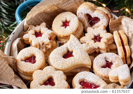 Linzer Christmas cookies filled with red currant marmalade 61357037