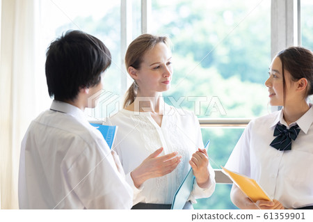 Portrait of student and foreign teacher Portrait of student and foreign teacher 61359901