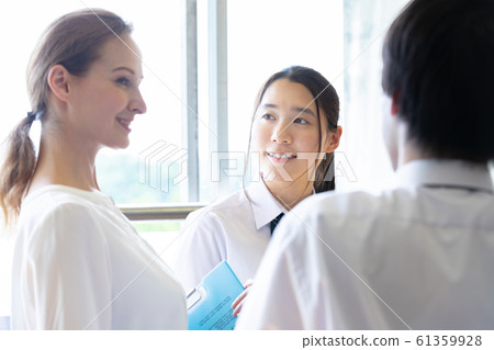 Portrait of student and foreign teacher Portrait of student and foreign teacher 61359928