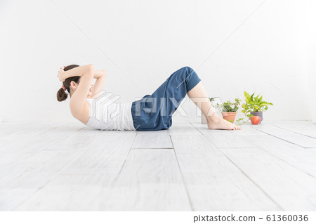 Women who stretch and do gymnastics 61360036