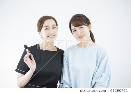 Makeup artist 61360751