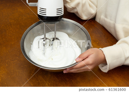 Cake making Cake making 61361600