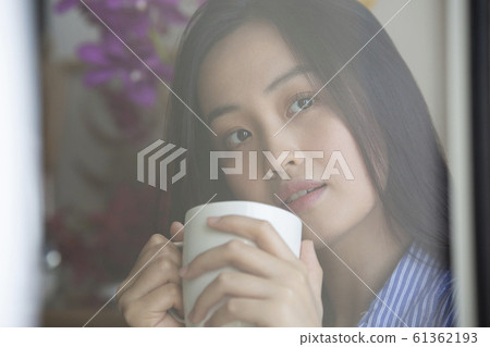 Relaxing woman Relaxing woman 61362193