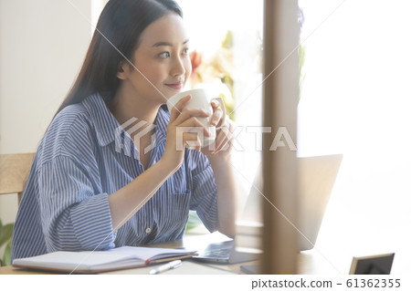 woman working from home woman working from home 61362355