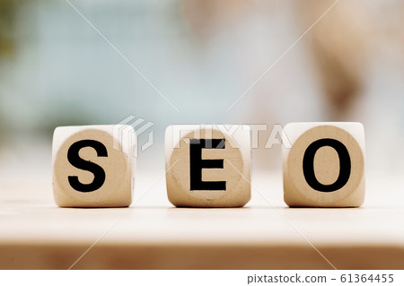 SEO concept with wooden block on wooden table 61364455