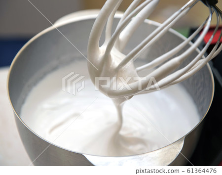 Cooking of marshmallow on food processor 61364476