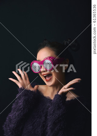 Surprised asian woman, Hand presenting product. 61365536