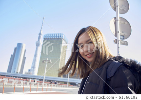 Woman tourist is visiting Enjoy the view Asakusa 61366192