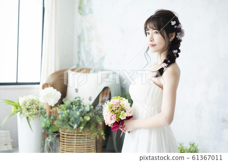 婦女婚禮新娘新娘 61367011