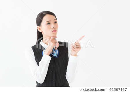 穿制服的女人（白色背景） 61367127