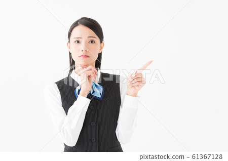 穿制服的女人（白色背景） 61367128