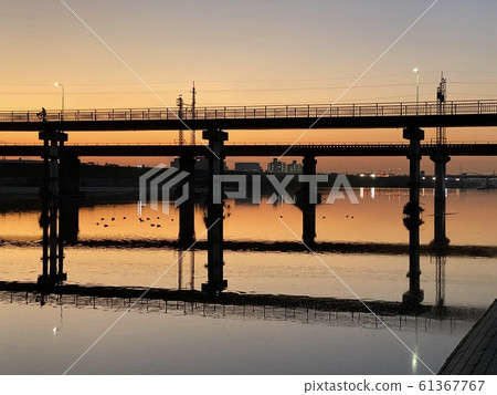 剪影鐵橋 61367767