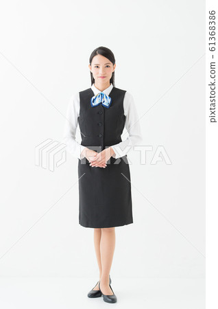 穿制服的女人(白色背景全身) 穿制服的女人(白色背景全身) 61368386