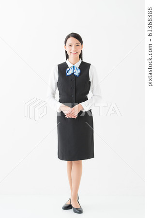 穿制服的女人（白色背景全身） 61368388