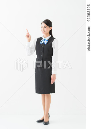 穿制服的女人(白色背景全身) 穿制服的女人(白色背景全身) 61368398