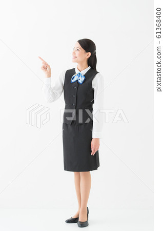 穿制服的女人(白色背景全身) 穿制服的女人(白色背景全身) 61368400