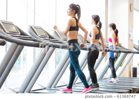 Women going to the gym 61368747