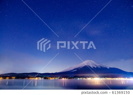 Starry sky and Mount Fuji [Lake Yamanaka] 61369150