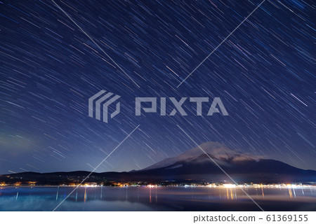 Starry sky and Mount Fuji [Lake Yamanaka] 61369155