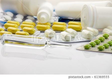 Various tablets, pills and vitamins in blister Various tablets, pills and vitamins in blister 61369555