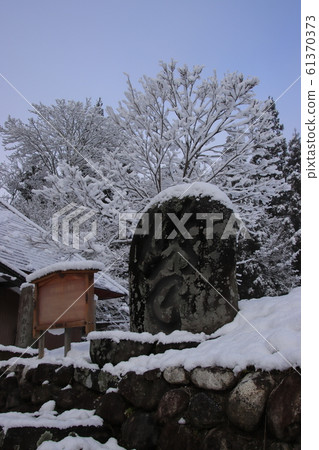 Warabiraishi Buddha Group with brushed snow Hizuka (Hakuba Village, Nagano Prefecture) Warabiraishi Buddha Group with brushed snow Hizuka (Hakuba Village, Nagano Prefecture) 61370373