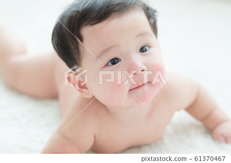 6個月的可愛寶寶 6個月的可愛寶寶 61370467