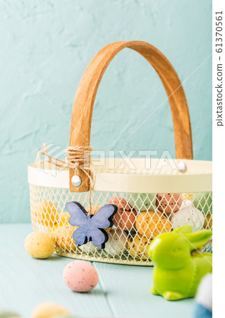 Metal basket with colourful Easter quail eggs 61370561