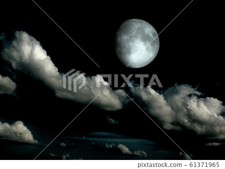 The moon in the night sky The moon in the night sky 61371965