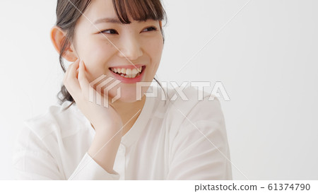 年輕女子的美麗 61374790