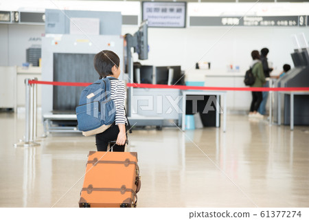 airport, younger, baby boy 61377274