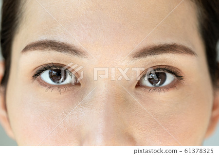 Eye brow woman 61378325