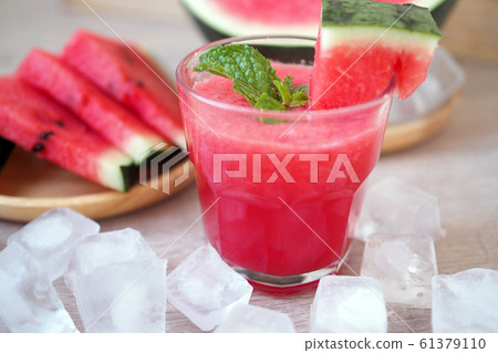 Cold and fresh Watermelon Smoothie 61379110