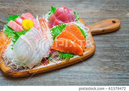 什錦生魚片 61379472