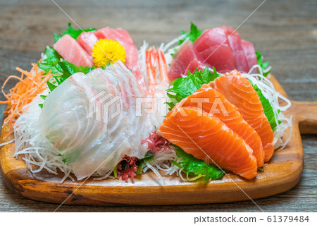 Assorted sashimi 61379484