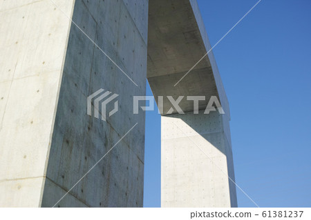 Scenery of the construction site of the interchange where the columns are built Scenery of the construction site of the interchange where the columns are built 61381237