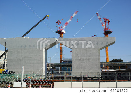Scenery of the construction site of the interchange where the columns are built Scenery of the construction site of the interchange where the columns are built 61381272