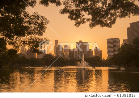THAILAND BANGKOK LUMPHINI PARK SKYLINE THAILAND BANGKOK LUMPHINI PARK SKYLINE 61381812
