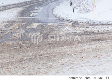 雪在路上 61381911