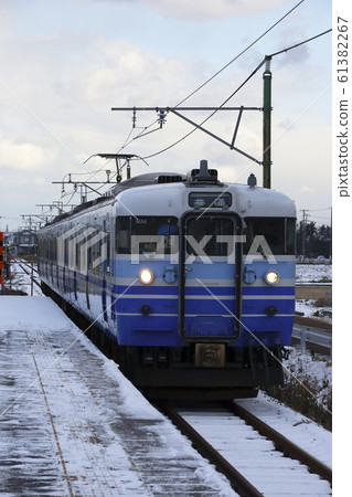Echigo line 115 series near the end (3rd Niigata color) Echigo line 115 series near the end (3rd Niigata color) 61382267