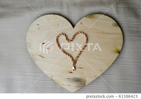 A heart made of a female gold bracelet 61386423