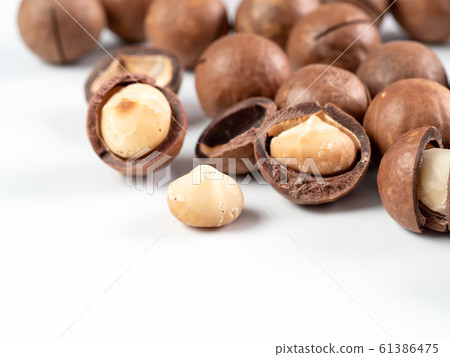 Set macadamia nuts isolated 61386475