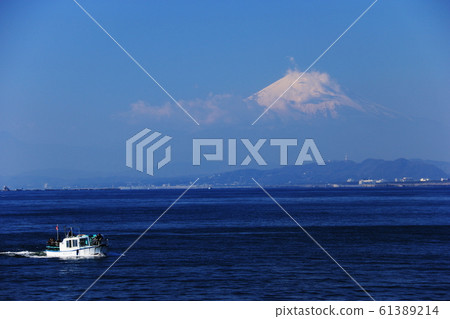 Winter in Enoshima-Blue World-Sagami Bay and Mt. Fuji 61389214