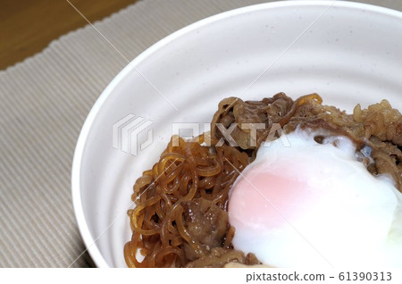 Sukiyaki bowl with hot balls 61390313