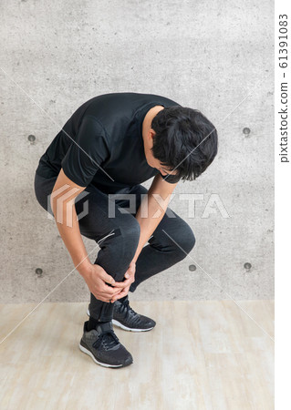 一個穿著運動服的男人 一個穿著運動服的男人 61391083