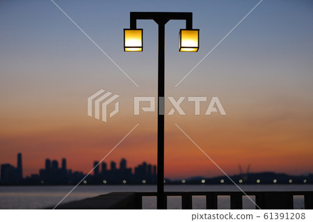Sunset on the seaside street lights 61391208