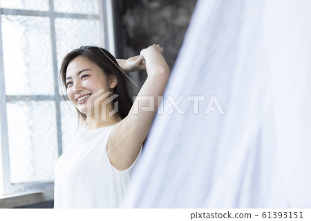 Young woman beauty portrait Young woman beauty portrait 61393151